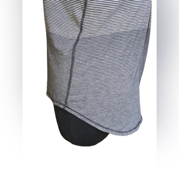 LULULEMON Breezy Strappy Back Tank Top Gray Stripe Size: 6 - Picture 4 of 8